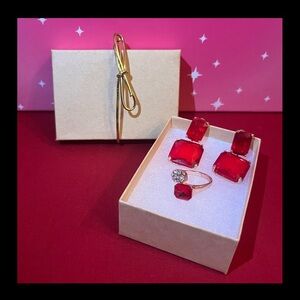 RED GLASS FASHION EARRING SET IN FAUX GOLD METAL